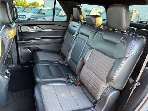 Certified 2025 Ford Explorer ST-Line w/ Premium Package RWD image 16