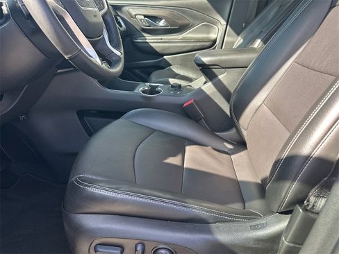 Used 2023 GMC Terrain SLT image 10