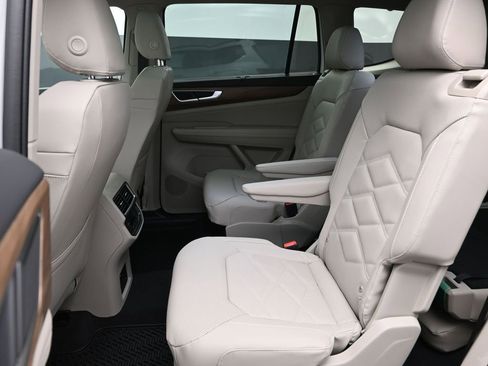 New 2026 Volkswagen Atlas SE image 9