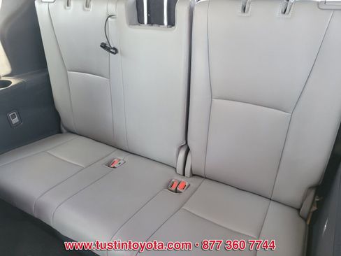 Used 2023 Toyota Highlander XLE image 12