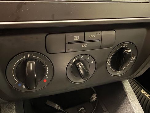 Used 2015 Volkswagen Jetta S image 24