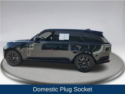 Used 2023 Land Rover Range Rover Long Wheelbase SE image 17