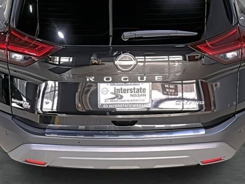 Used 2023 Nissan Rogue SV image 11