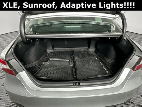 Used 2018 Toyota Camry XLE image 28