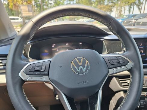 Certified 2024 Volkswagen Taos SE w/ Panoramic Sunroof Package FWD image 20