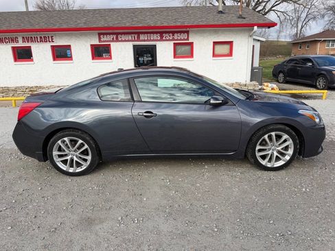Used 2011 Nissan Altima 3.5 SR w/ 3.5SR Premium Pkg FWD image 2