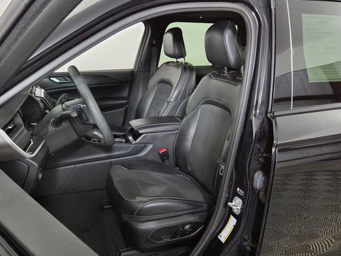 Used 2023 Jeep Grand Cherokee Altitude image 16