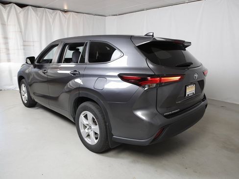 Used 2024 Toyota Highlander LE image 23