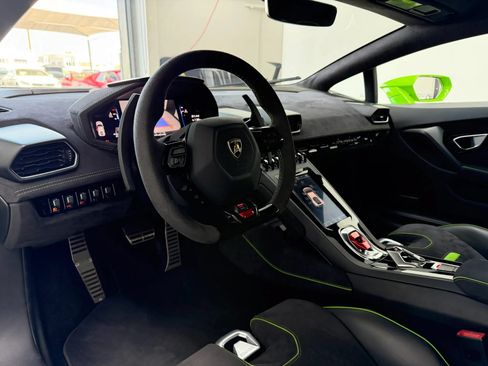 Used 2022 Lamborghini Huracan EVO RWD image 25