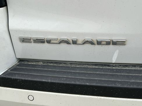 Used 2017 Cadillac Escalade Premium Luxury AWD/4WD image 7