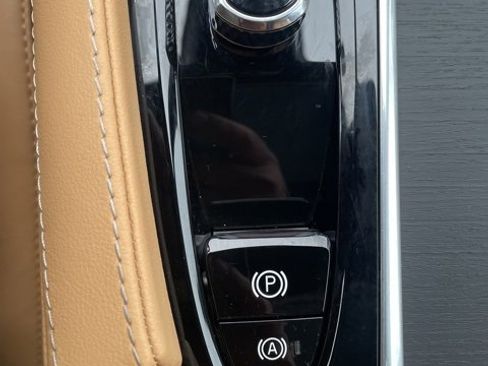 Certified 2024 Volvo XC90 B6 Ultimate w/ Protection Package Premier image 24