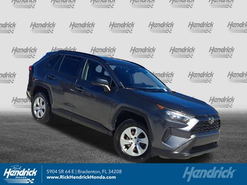Used 2019 Toyota RAV4 LE image 1