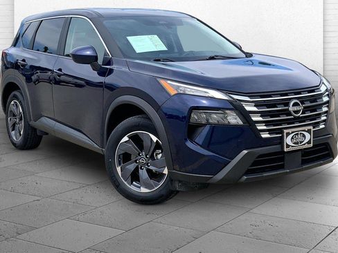 Used 2025 Nissan Rogue SV FWD image 1