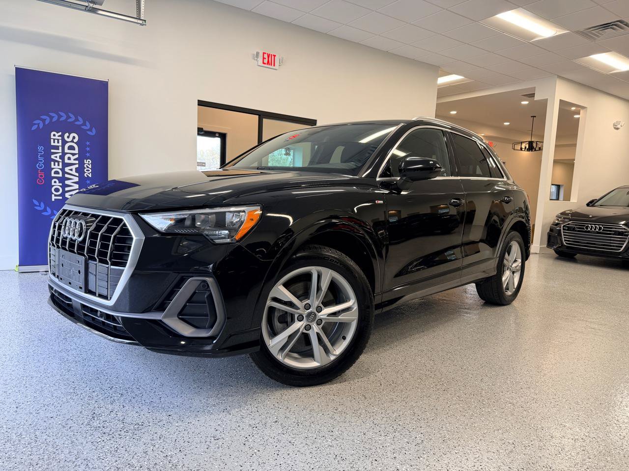 Used 2020 Audi Q3 2.0T Premium w/ Convenience Package AWD/4WD image 2
