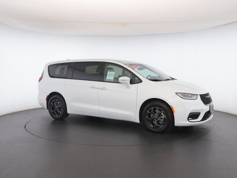 Used 2022 Chrysler Pacifica Touring-L w/ S Appearance Package image 33