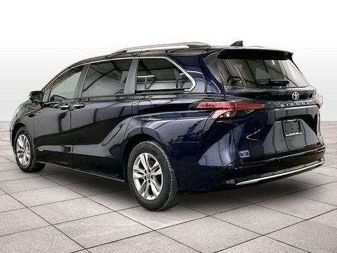 Used 2021 Toyota Sienna Limited FWD image 10