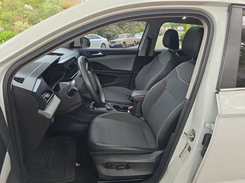 Used 2023 Volkswagen Taos SE w/ Panoramic Sunroof Package AWD/4WD image 9