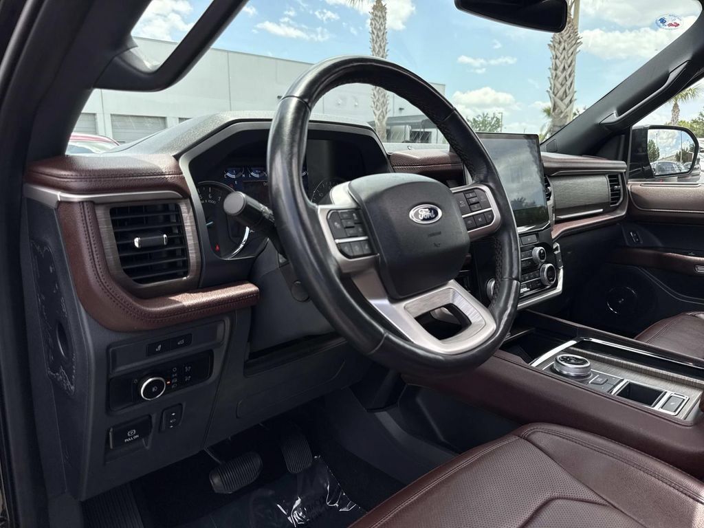Used 2024 Ford Expedition Limited RWD image 25