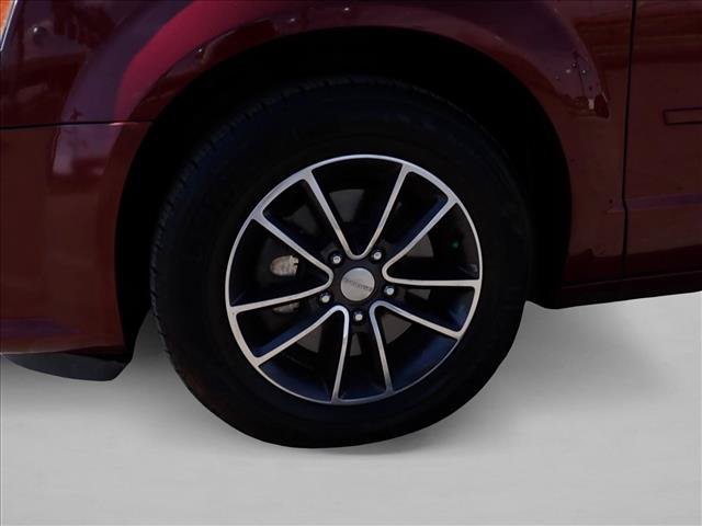 Used 2017 Dodge Grand Caravan SXT w/ Rear Park Assist Package FWD image 7