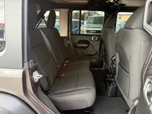 Used 2019 Jeep Wrangler Unlimited Sport S AWD/4WD image 13