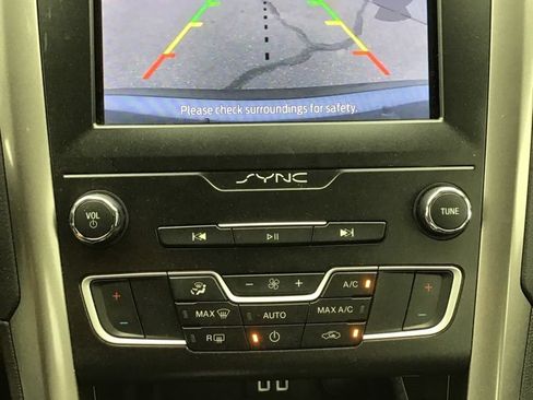 Used 2020 Ford Fusion SE FWD image 9