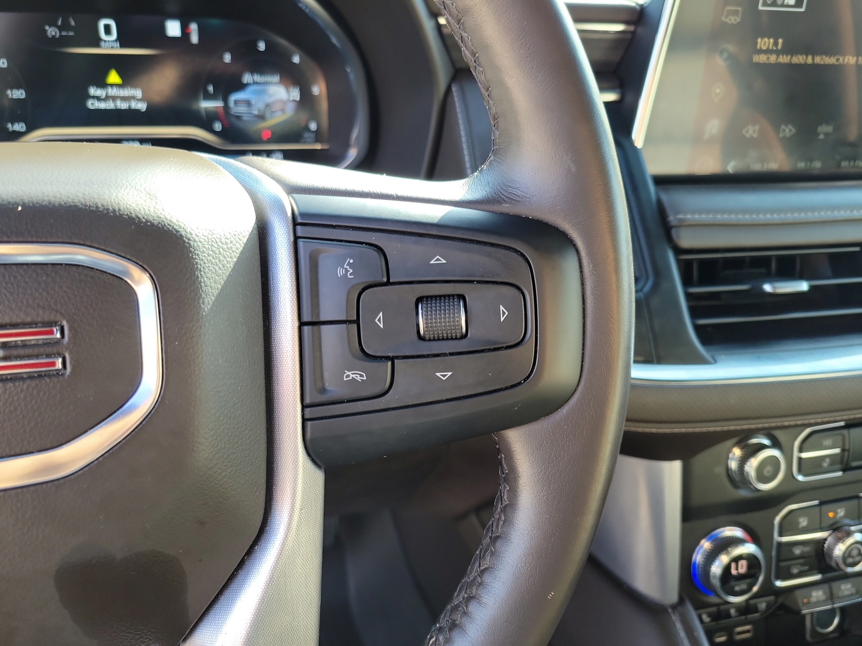 Used 2022 GMC Yukon XL SLT w/ SLT Luxury Package AWD/4WD image 10
