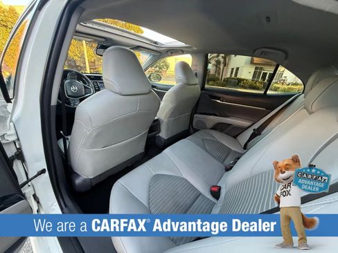 Used 2018 Toyota Camry SE w/ Moonroof Package FWD image 36