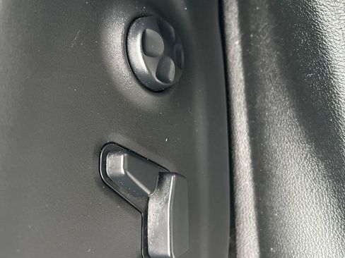 Used 2019 Jeep Cherokee Limited image 13