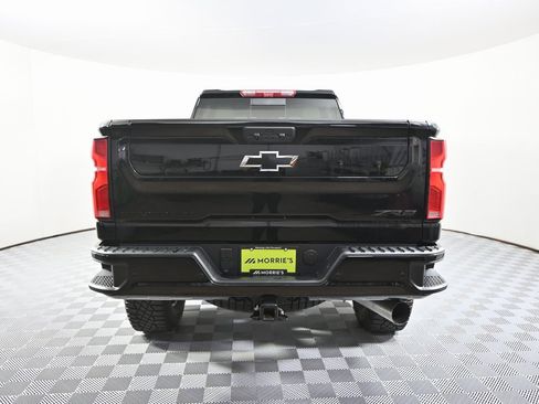 Used 2025 Chevrolet Silverado 2500 ZR2 w/ Technology Package image 5