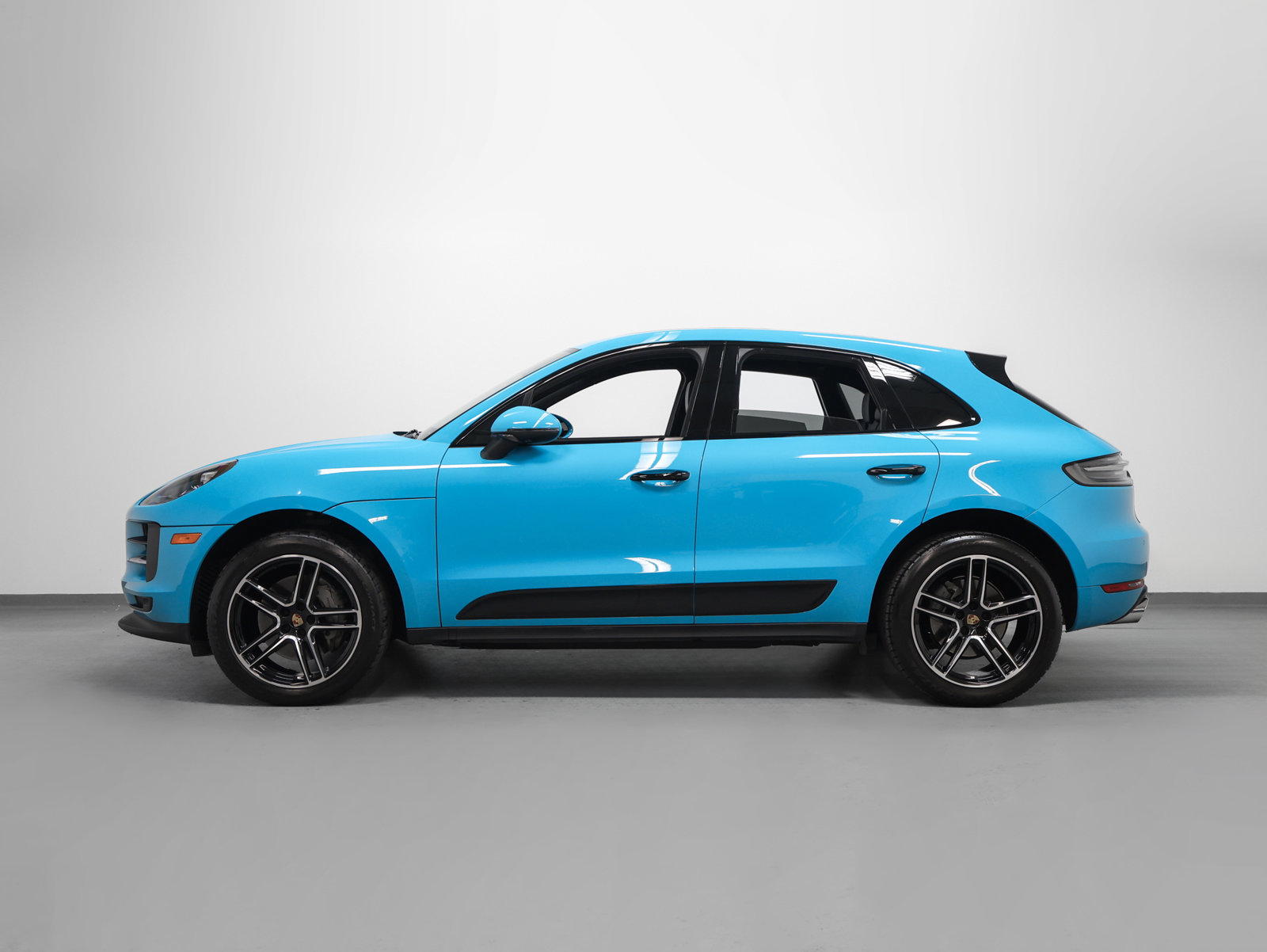 Certified 2021 Porsche Macan S AWD/4WD image 2