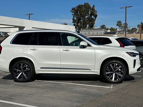 New 2026 Volvo XC90 B6 Core image 4