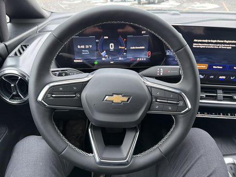 New 2026 Chevrolet Equinox EV LT image 13