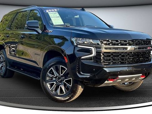 Used 2022 Chevrolet Tahoe Z71 w/ Luxury Package AWD/4WD image 3