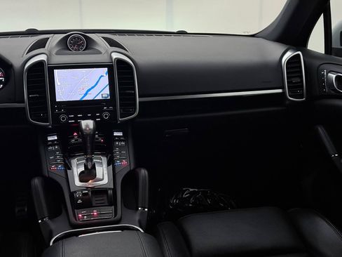 Used 2018 Porsche Cayenne S AWD/4WD image 28