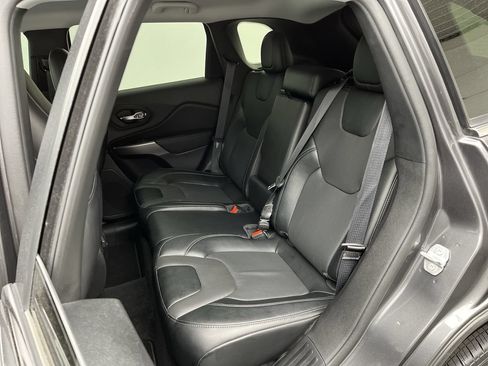 Used 2022 Jeep Cherokee Latitude Lux AWD/4WD image 11