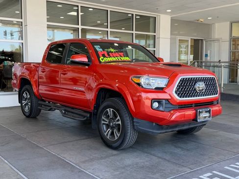 Used 2018 Toyota Tacoma TRD Sport AWD/4WD image 6