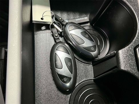 Used 2025 Hyundai Kona Limited image 38