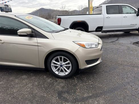 Used 2018 Ford Focus SE w/ Cold Weather Package image 2