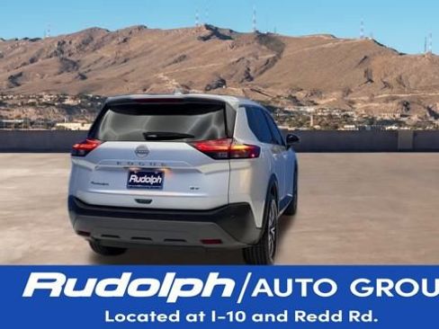 Used 2023 Nissan Rogue SV image 5