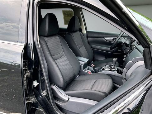Used 2019 Nissan Rogue SV AWD/4WD image 29