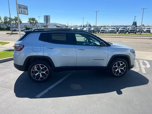 Used 2025 Jeep Compass Limited AWD/4WD image 11