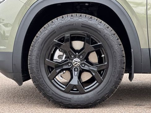 New 2025 Volkswagen Atlas Peak Edition SE image 26