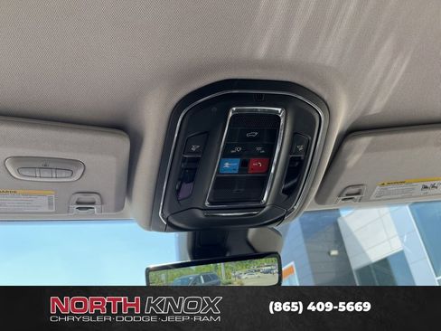 Used 2023 Jeep Grand Cherokee L Limited w/ Luxury Tech Group II AWD/4WD image 11