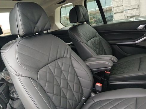 New 2026 BMW X7 xDrive40i image 13