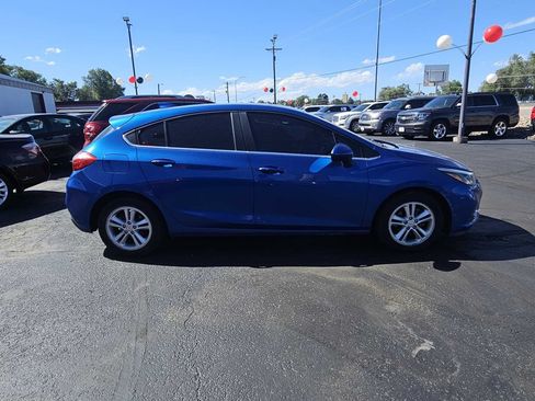 Used 2017 Chevrolet Cruze LT w/ Convenience Package FWD image 9
