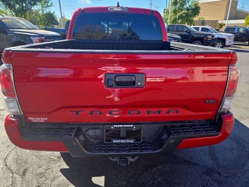 Used 2022 Toyota Tacoma TRD Sport w/ Technology Package image 8