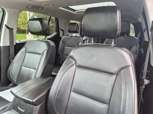 Used 2018 Chevrolet Traverse Premier w/ Driver Confidence II Package FWD image 19