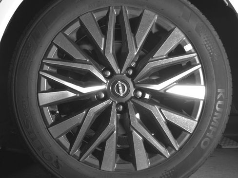 Used 2025 Nissan Altima 2.5 SV FWD image 14
