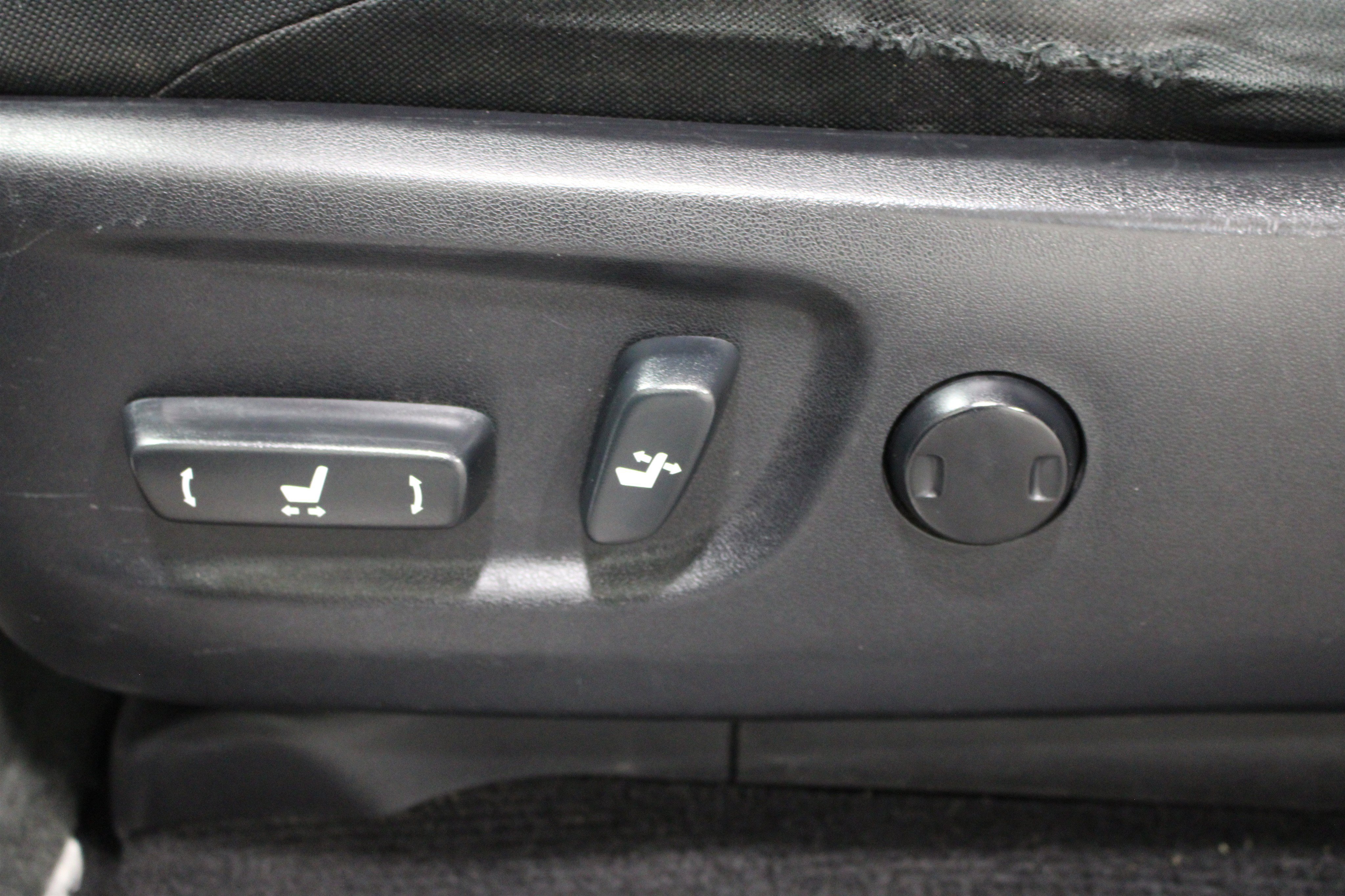 Used 2014 Toyota 4Runner SR5 AWD/4WD image 5