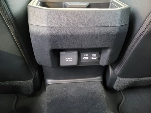 Used 2025 Toyota Tacoma Limited image 11